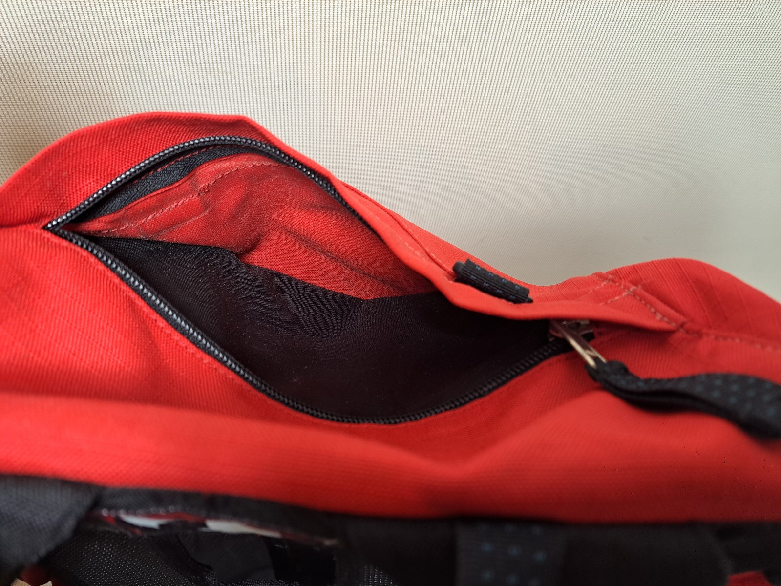 MAMMUT Aletsch 35L Backpack (Black/Red) with back support frame. 5