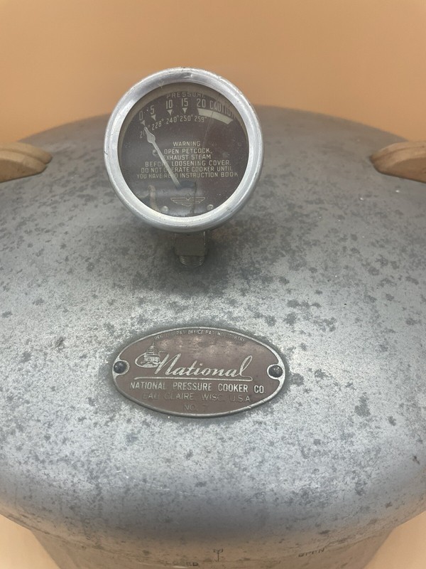 National No. 7 Pressure Cooker. Untested, For Parts Or Repair. See Photos gallery