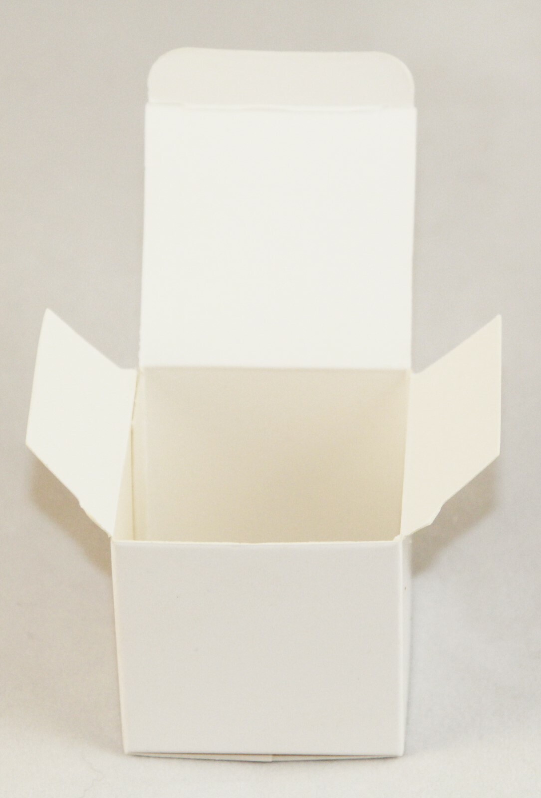 10 8cm white card box wedding christening gift candly lolly Bomboniere favor gallery