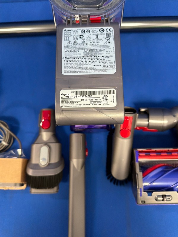 Dyson V7 Advanced Cordless Stick Vacuum Cleaner-Silver/Nickel gallery