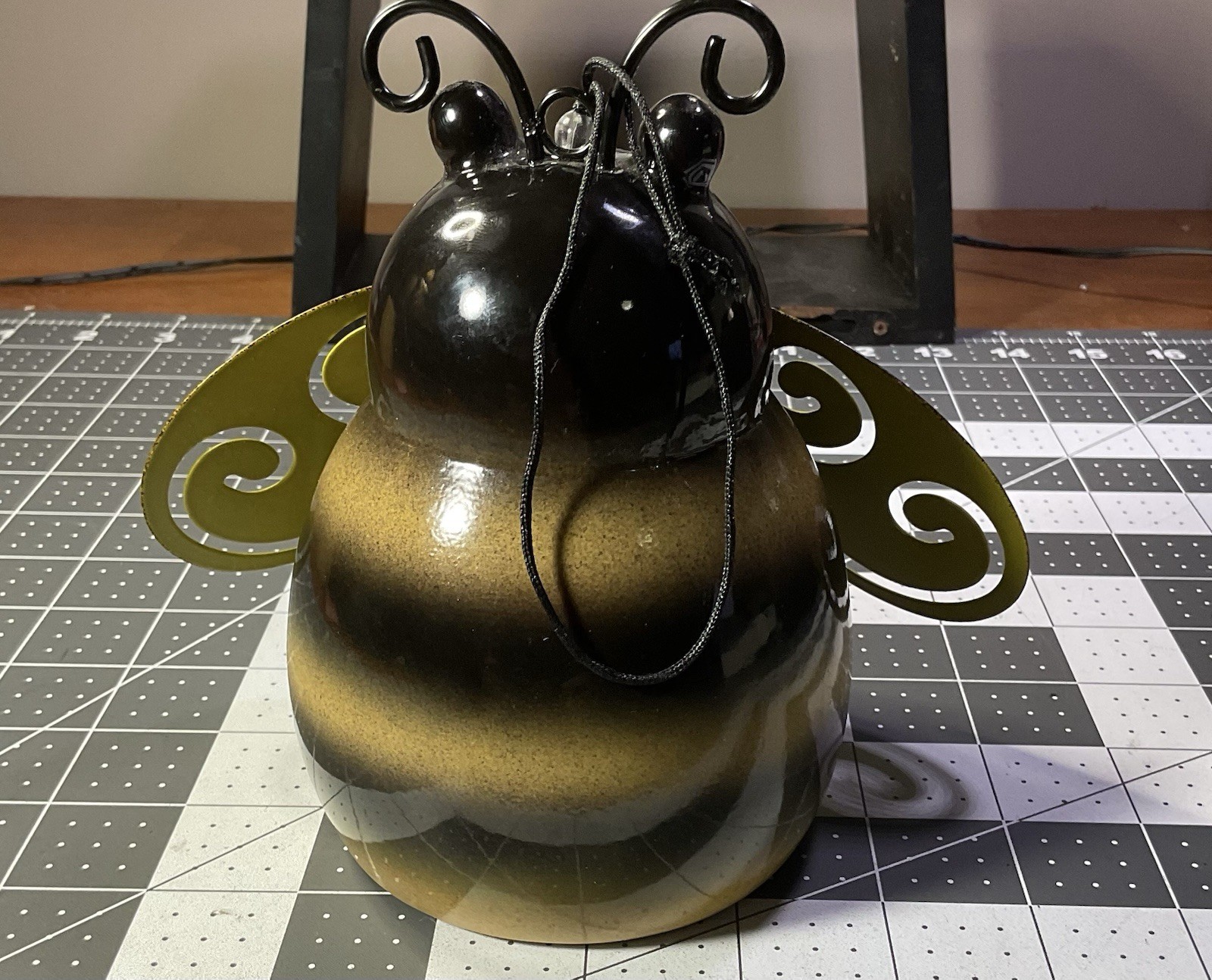 Medium 3D Ceramic Bumblebee Wall Art Home Garden Decor Gift New Without Box gallery