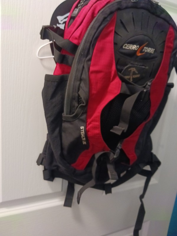 Rare Cerro Torre Stealth 25L hiking back pack red no bladder 2