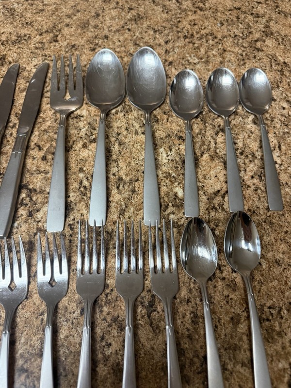 Oneida Satin Accent Stainless Flatware Serving Spoons Knives Forks Lot Of 30 gallery