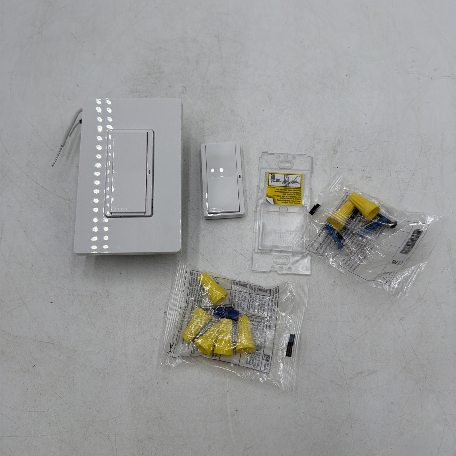 Lutron Diva Smart 150W LED Dimmer Switch White DVRF-PKG1D-WH-R Open Box gallery