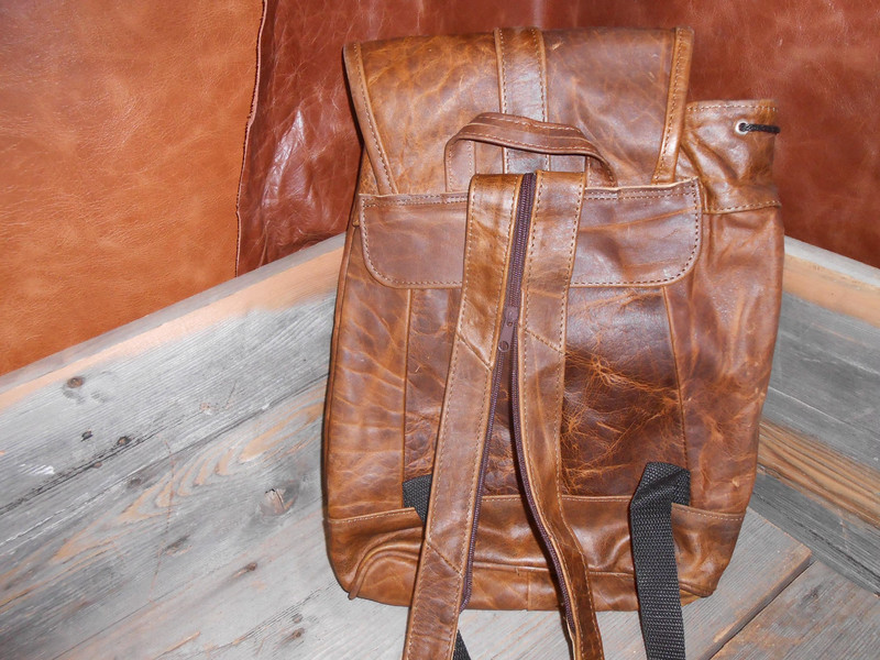 New medium to large sized backpack spacious with zipper pockets 2