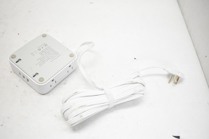 Tessan Small Flat Plug Power Strip Surge Protector Charging Station for Office gallery
