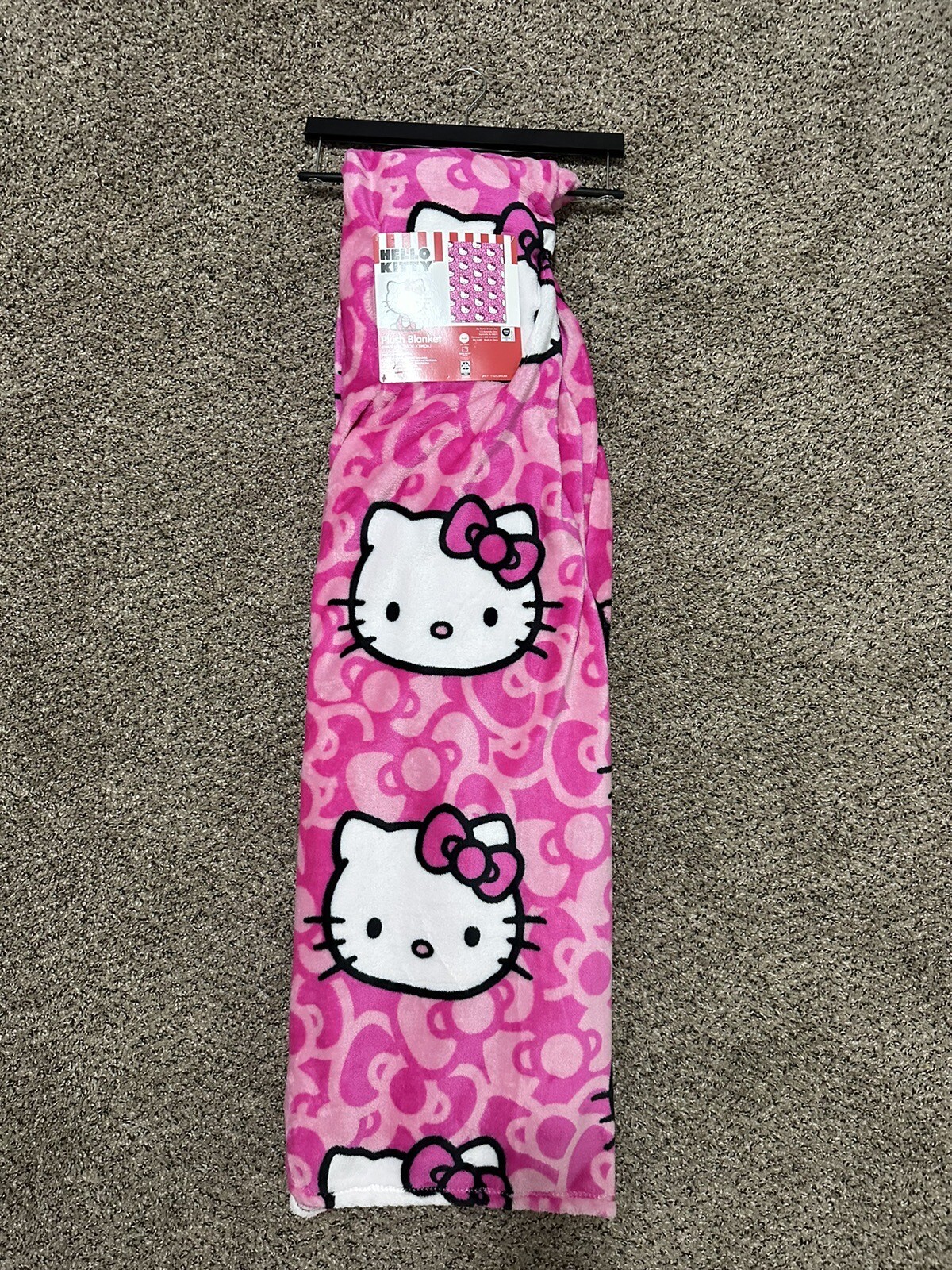 HELLO KITTY by SANRIO PINK VALENTINES BOW PLUSH THROW 60in x 90in (152cm x 229cm gallery