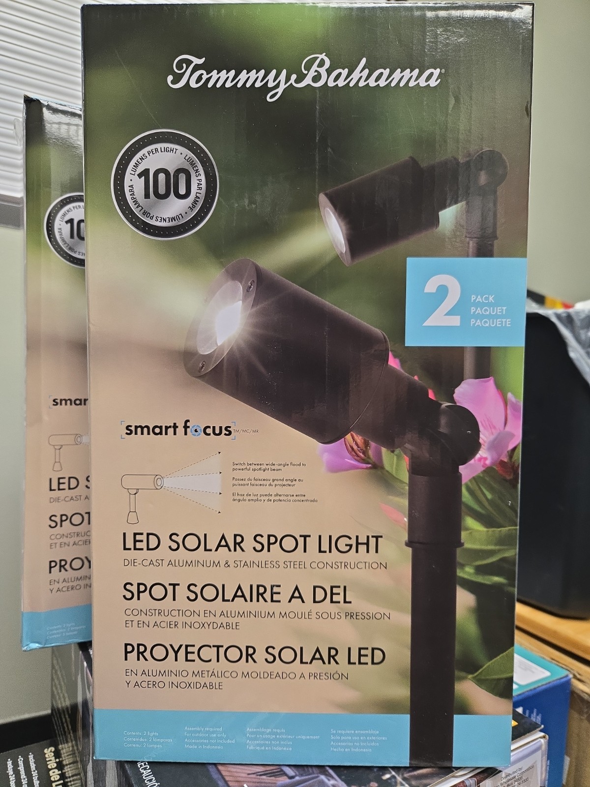 Great Condition Tommy Bahama LED Solar Spotlights Smart Focus 100 Lumens 2 Pack gallery