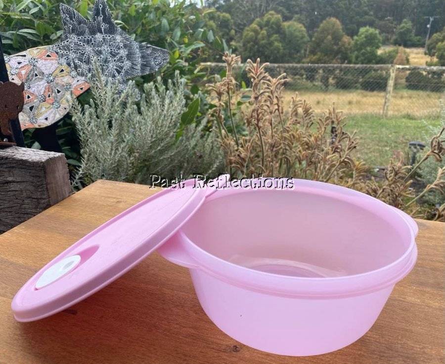 TUPPERWARE CRYSTALWAVE 1.5L VENT SERVE MICROWAVE BOWL BABY PINK gallery