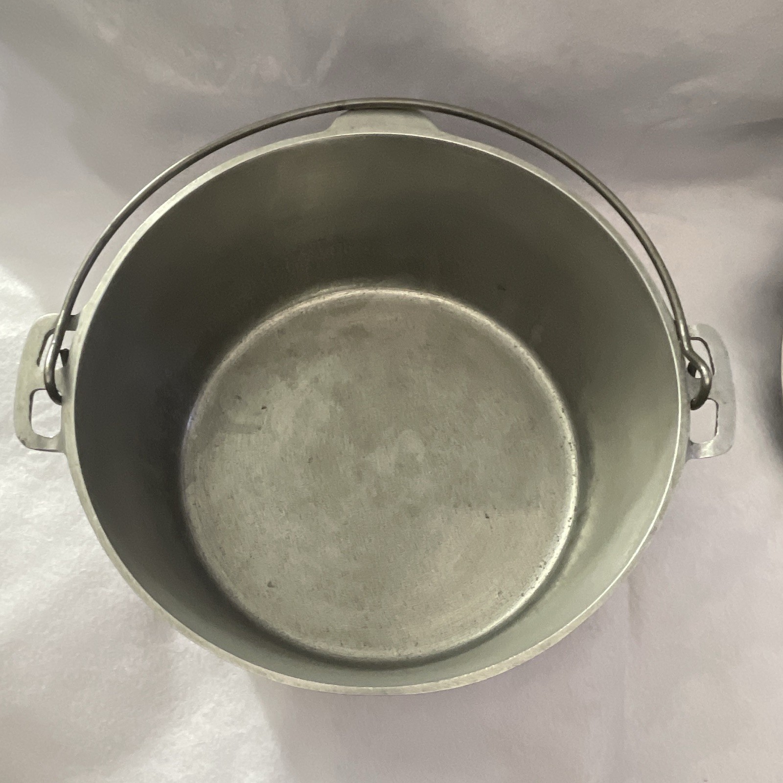 Wagner Ware Sidney O No. 9 Drip Drop Round Aluminum Roaster w/ Lid 249 gallery