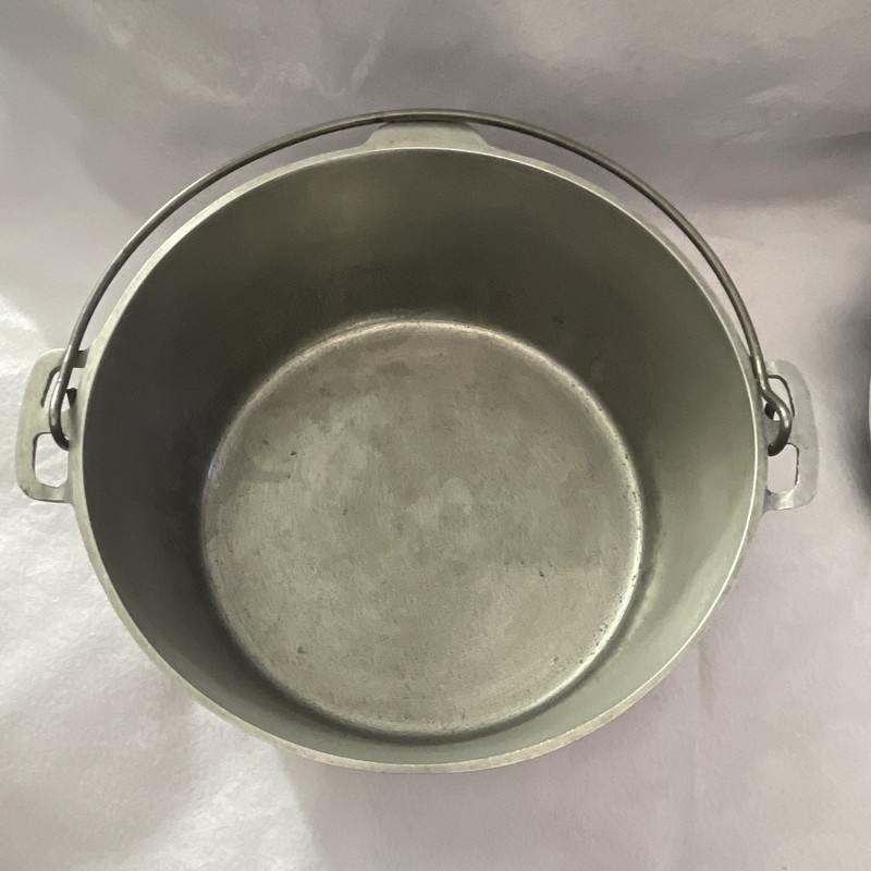Wagner Ware Sidney O No. 9 Drip Drop Round Aluminum Roaster w/ Lid 249 gallery