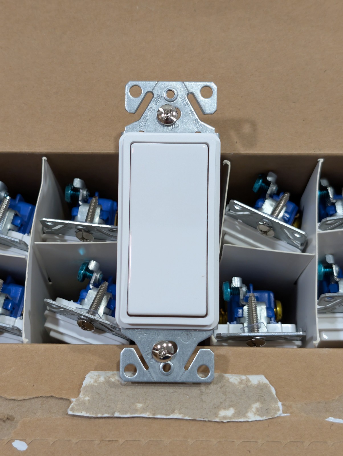 10 x Eaton 3-Way LIGHTED Decorator Rocker Paddle Wall Light Switch 15A 120V 277V gallery