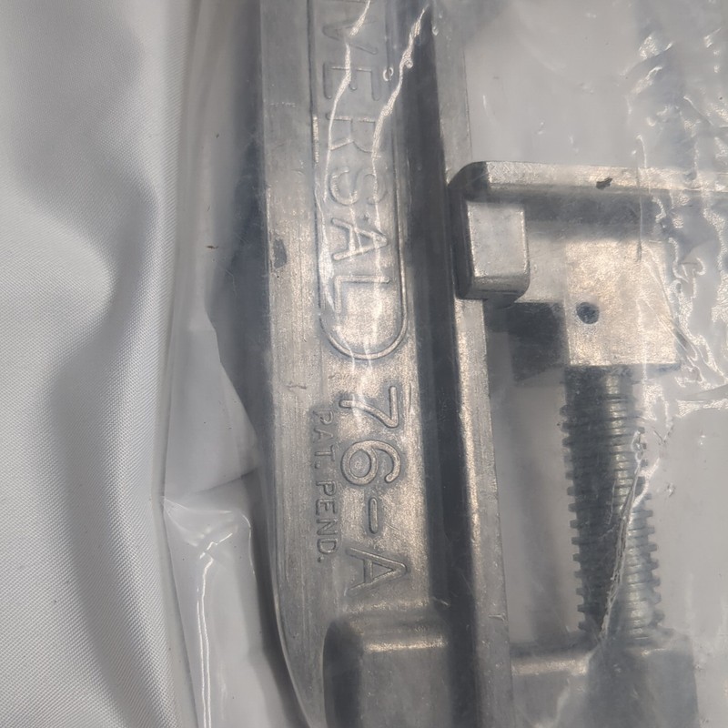 Universal UC-76A Right Angled Cabinet Clamp UC-76 Face Frame Clamp Set of 2 NIP gallery