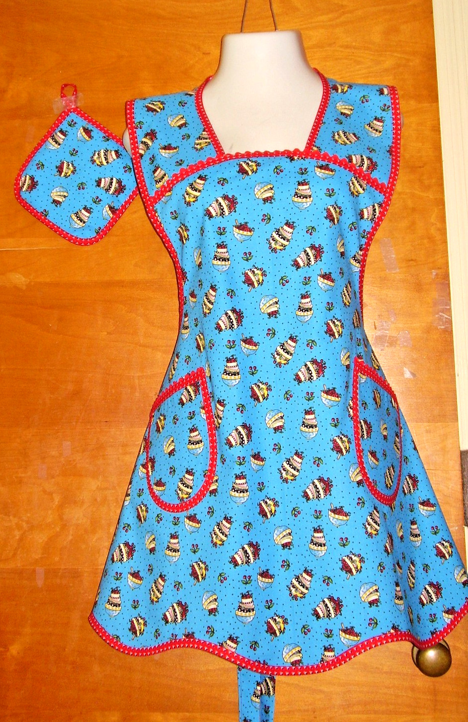 HANDMADE BIB APRON - PLUS SZ - MARY ENGLEBREIT BOWL of CHERRIES - VINTAGE- RETRO gallery