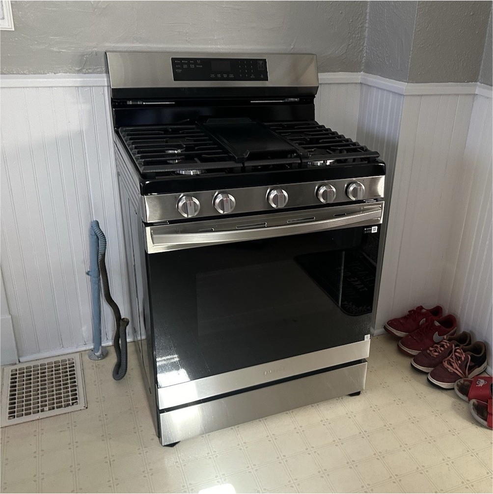 Freestanding Stainless/Black Gas Range Oven 5 Burners 1 Oven Knob/Touch gallery