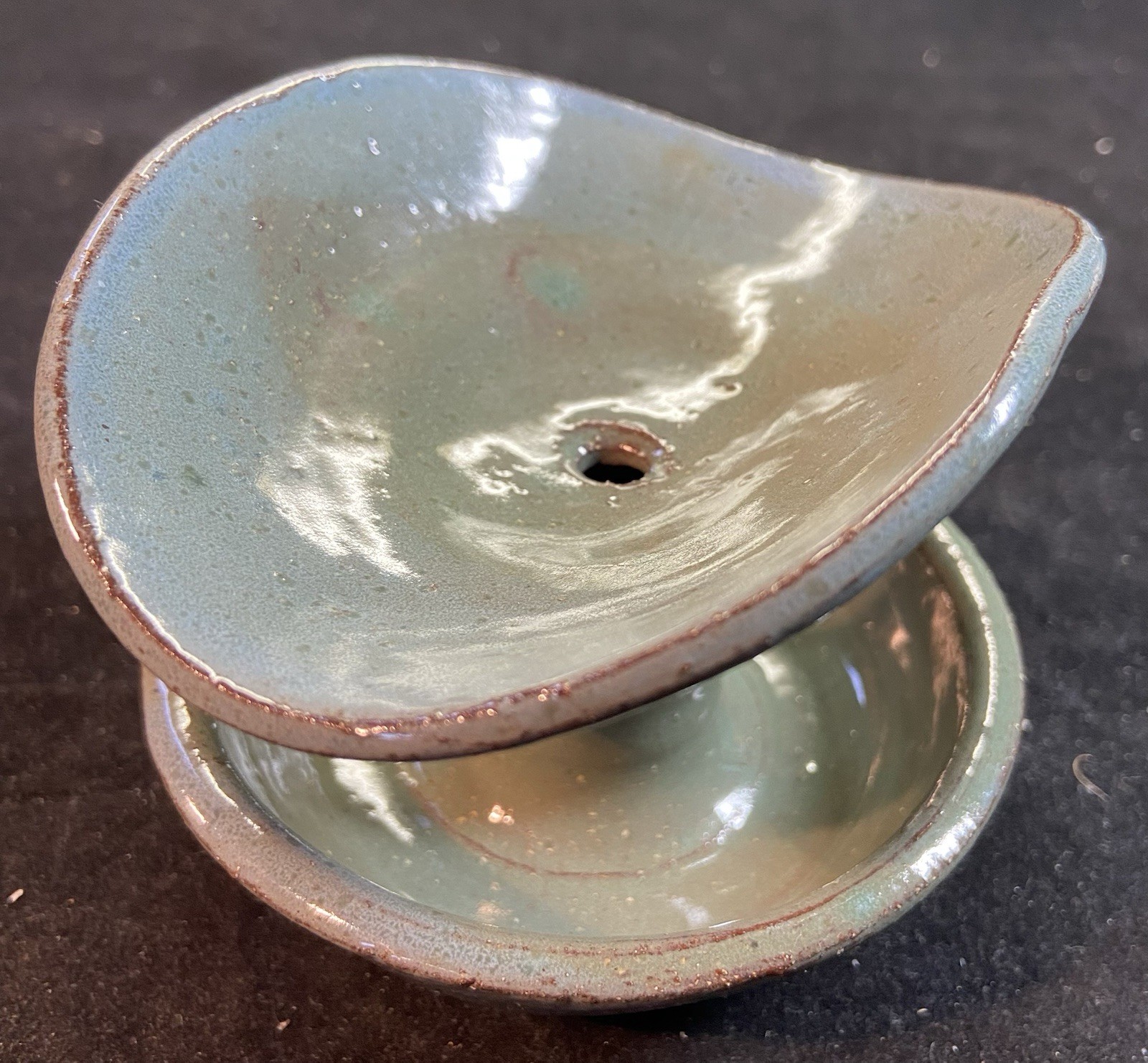 GREEN & BROWN GLAZED SOAP DISH WITH DRAIN gallery