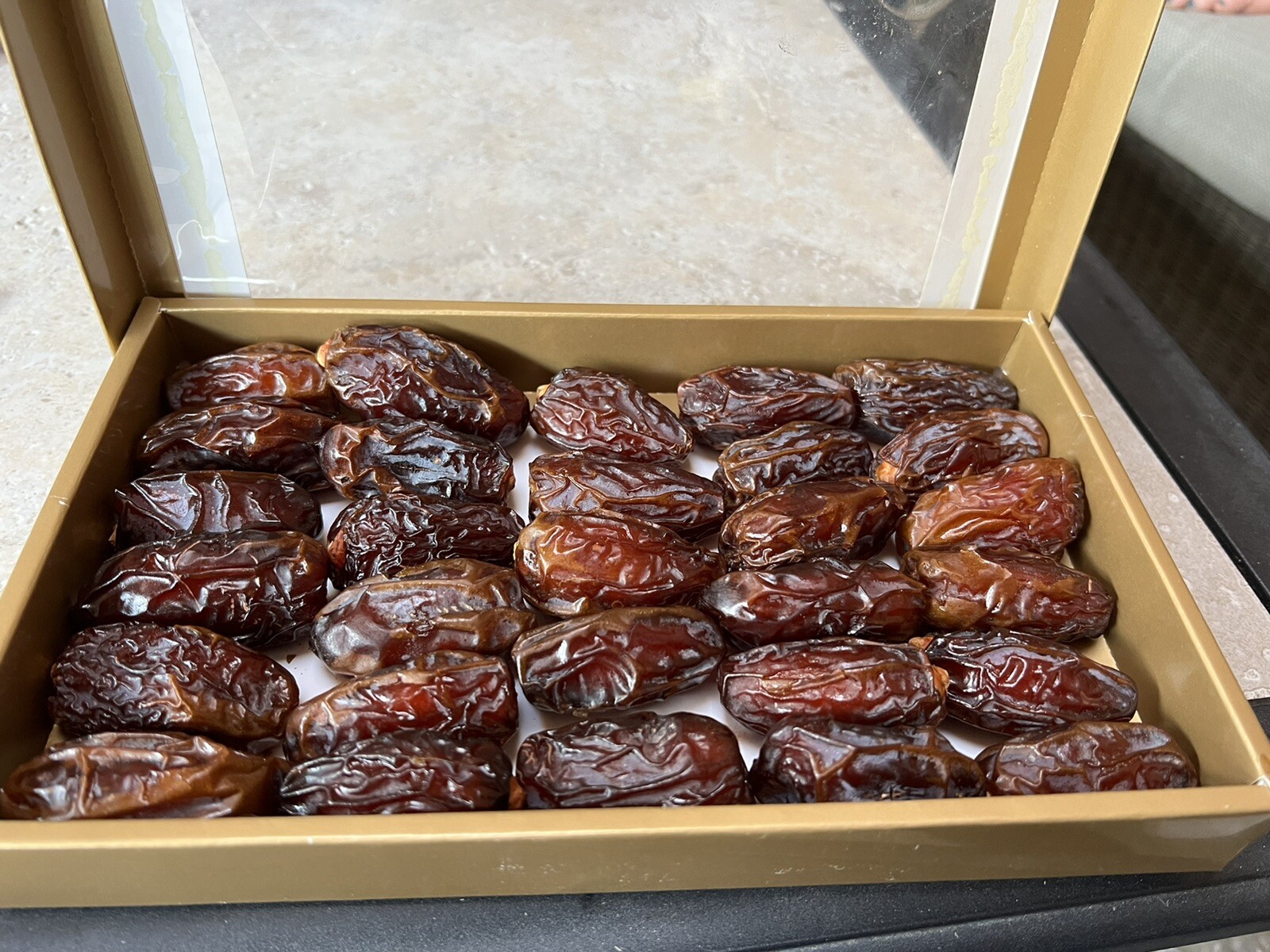 MEDJOOL DATES- 2 LB. CALIFORNIA FRESH DATES. FREE FAST SHIPPING. GREAT GIFT gallery