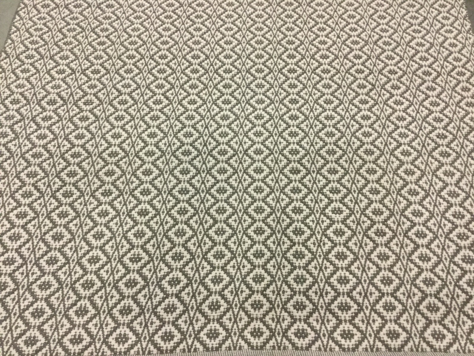 IVORY / GREY 6' X 9' Flaw in Rug, Reduced Price 1172647437 MTK716A-6 gallery