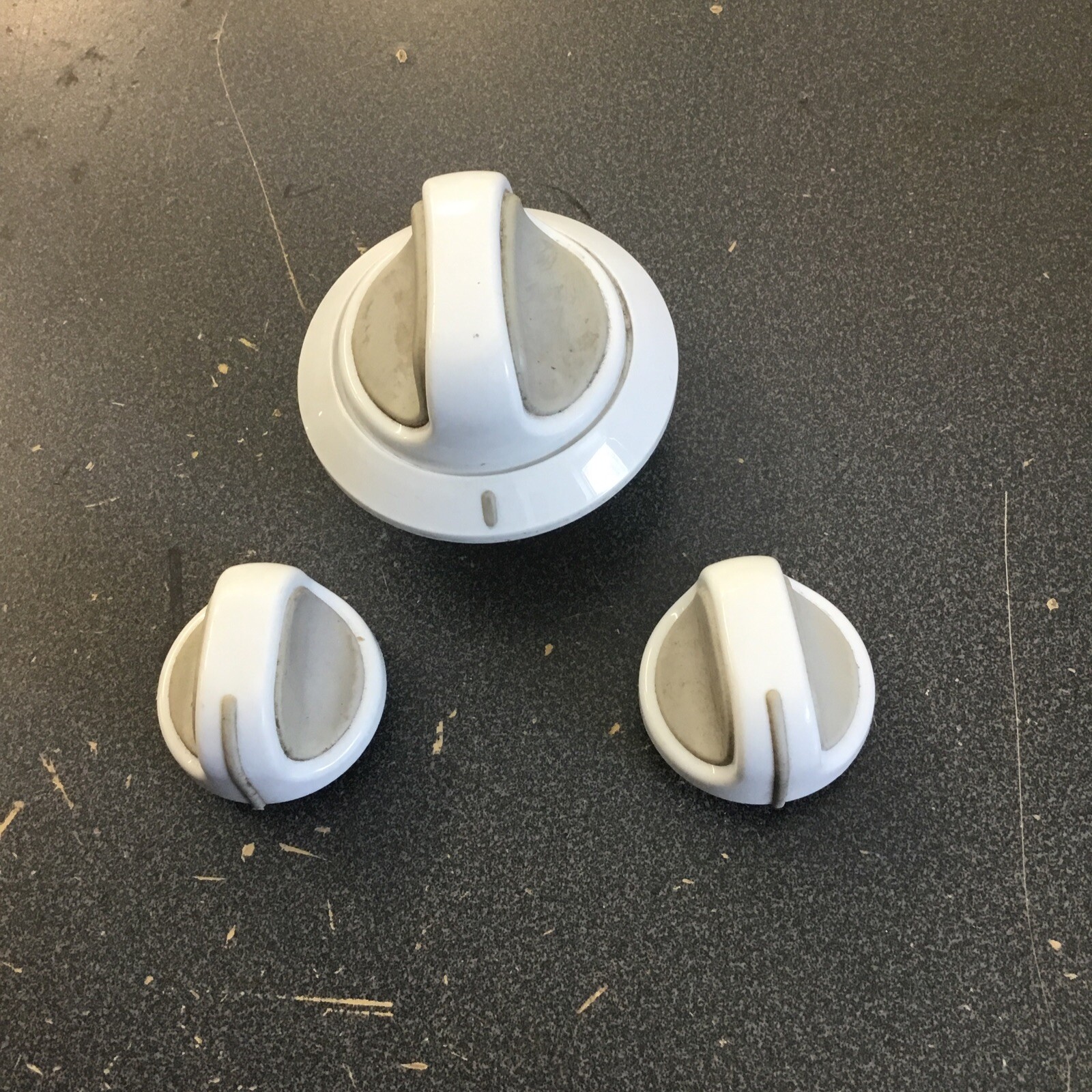KENMORE LAUNDRY CENTER KNOW ((SET 3)) P/N 131652401 134044501 131873304 gallery