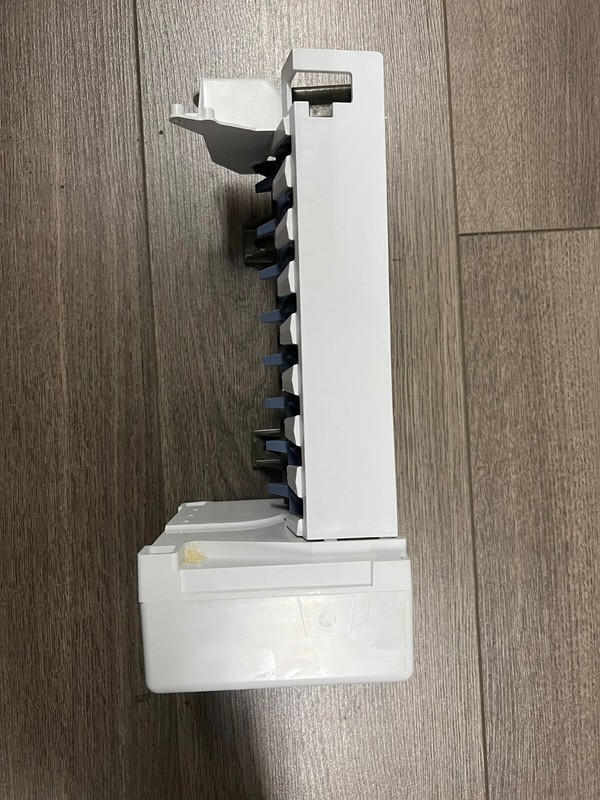OEM Whirlpool Refrigerator Ice Maker Assembly W10300022 gallery
