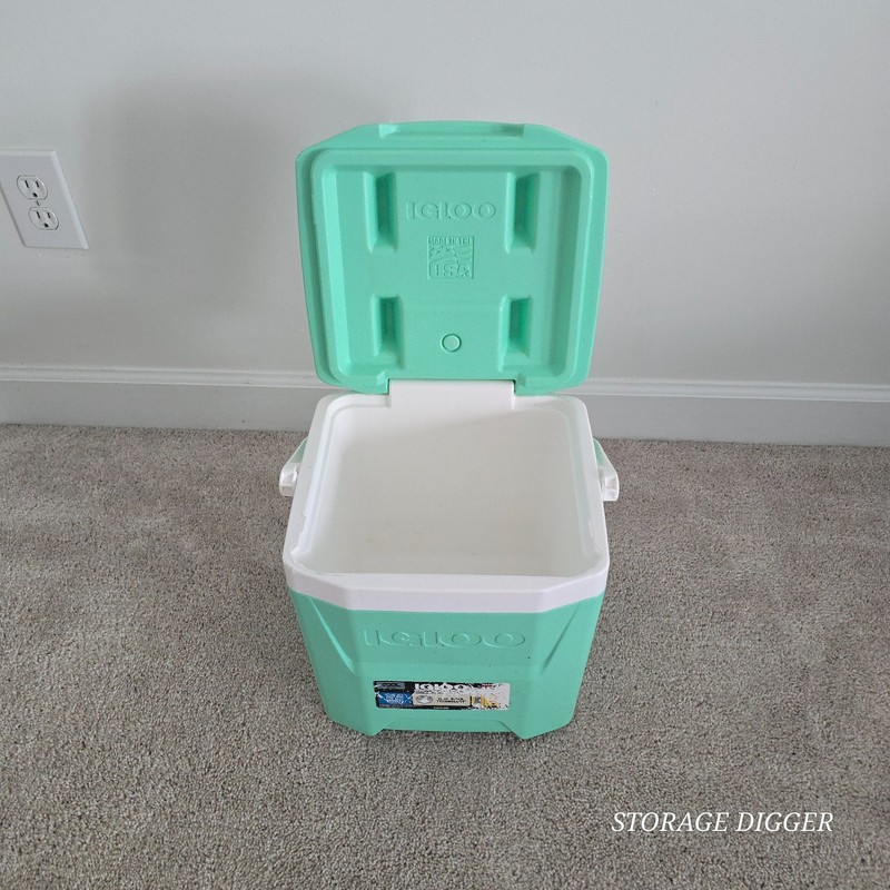 Igloo Cool 12 Quart Mint White Cooler Box, Easy Carry Handle, 18 Cans Capacity gallery