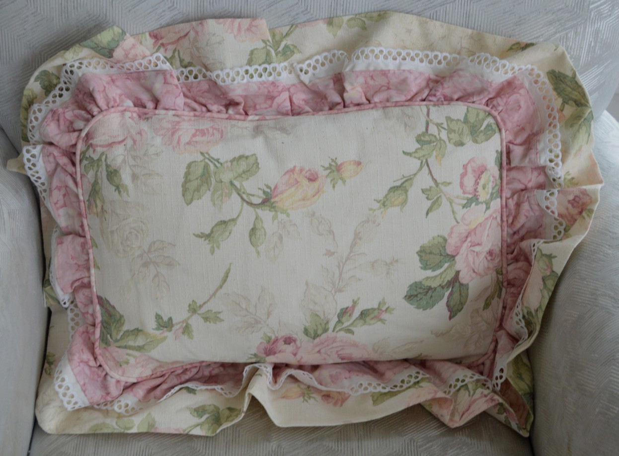 VTG DAN RIVER ROSES THROW PILLOW RUFFLED COTTAGE CREAM PINK GREEN 23X18" VGC gallery