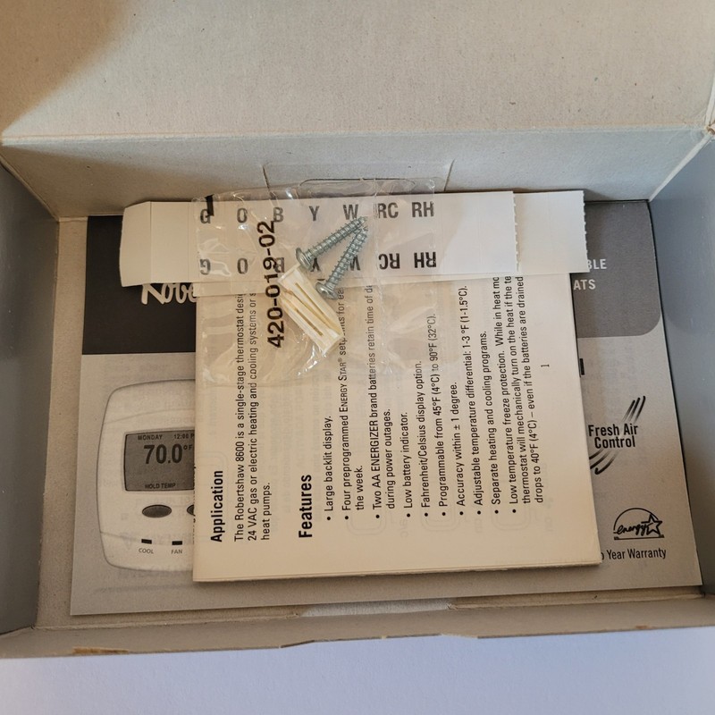 Robertshaw 9901i Digital Deluxe Programmable Thermostat 1 Heat/1 Cool 24VAC gallery