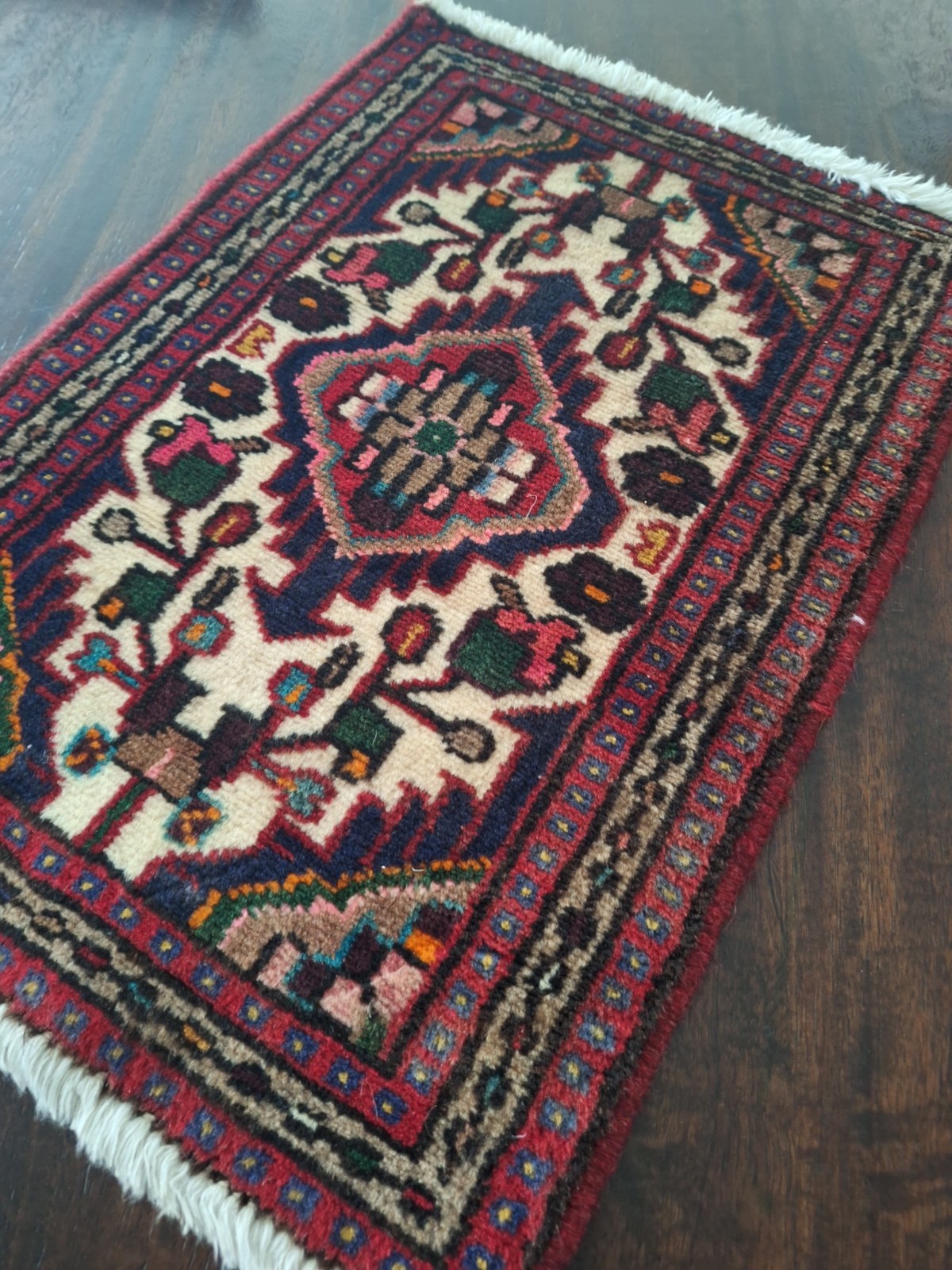 hand knotted wool rug gallery