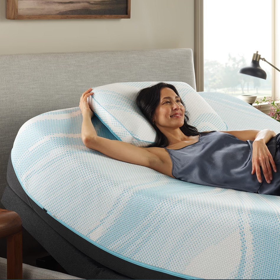 TEMPUR-Breeze® Pillow Collection White Blue / Queen gallery