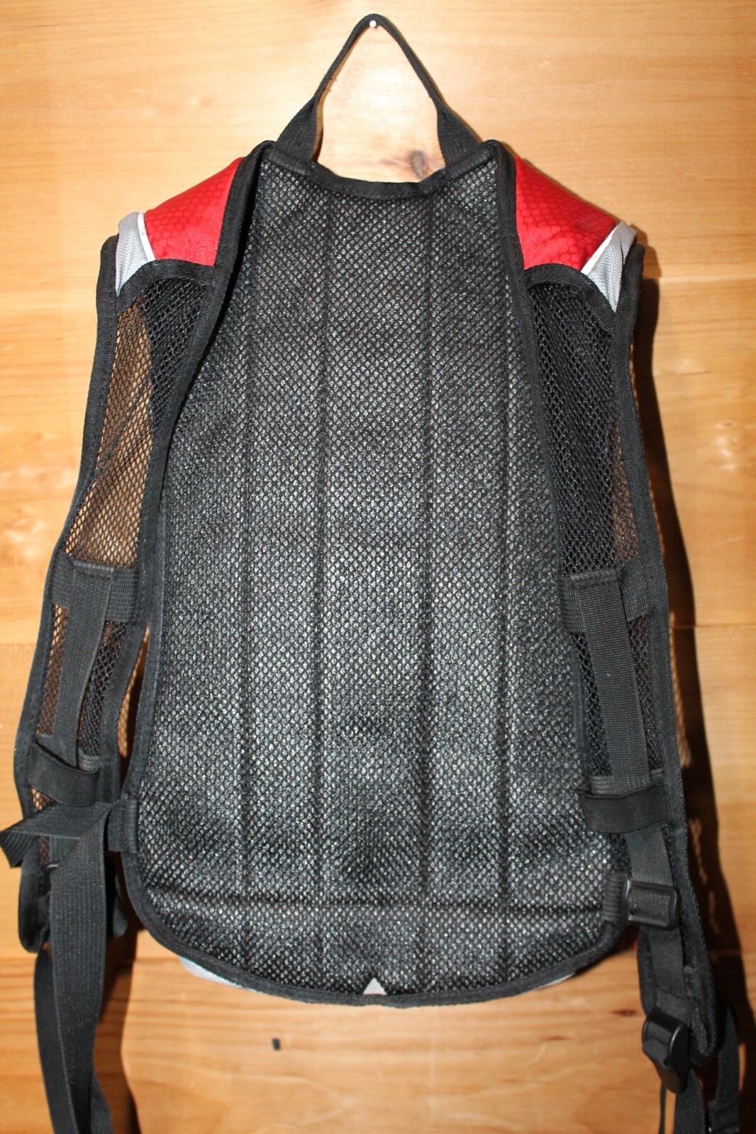 COLEMAN MAX HYDRATION RED BACKPACK WITH CHEST & WAIST CLIPS NO BLADDER 2