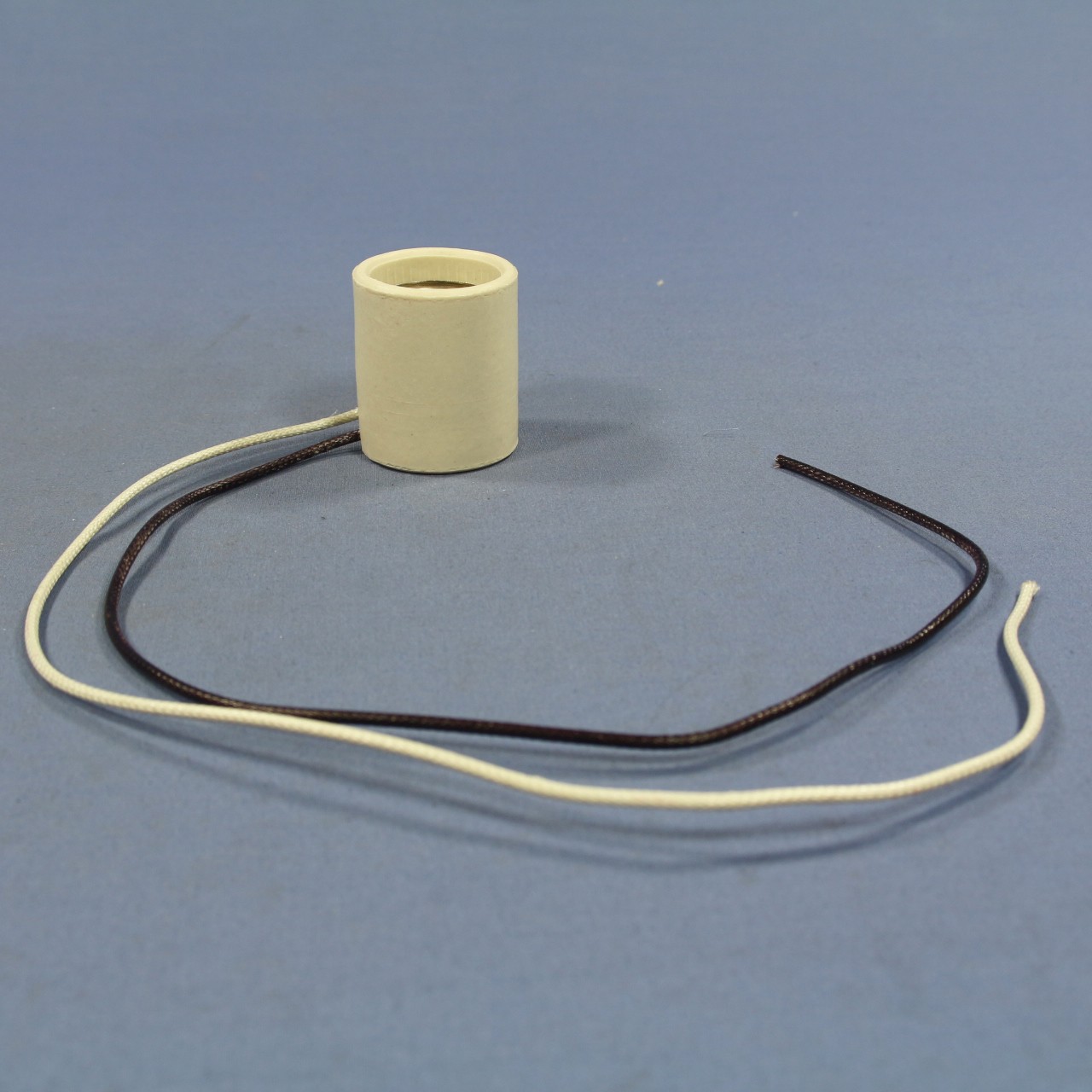 Leviton Unglazed Porcelain Light Socket Lamp Holder Medium 660W Bulk 70035-15 gallery