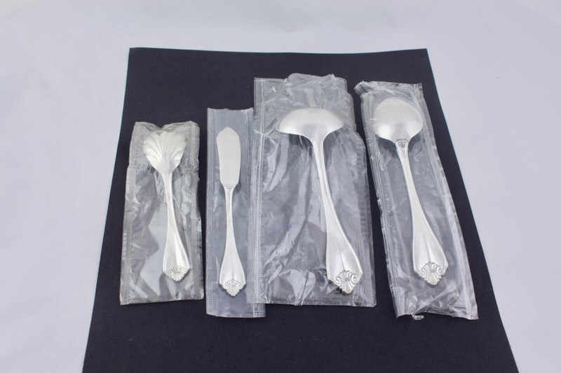 4-PIECE ONEIDA SILVER KING JAMES SILVERPLATE SERVING SET - NEW gallery