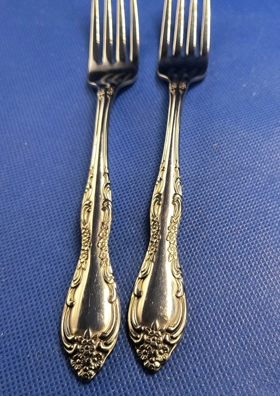 Pair of Oneida (SSS) BOURBON pattern stainless dinner forks 7 1/4" gallery