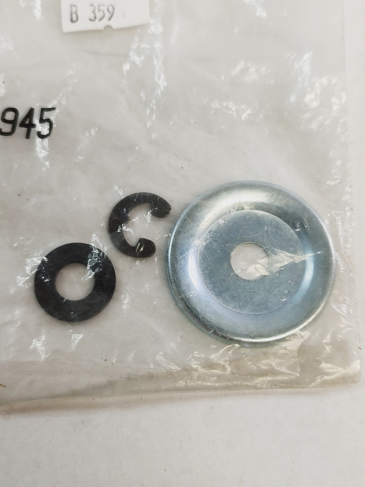 Husqvarna 530071945 Clutch Retainer Kit NOS gallery