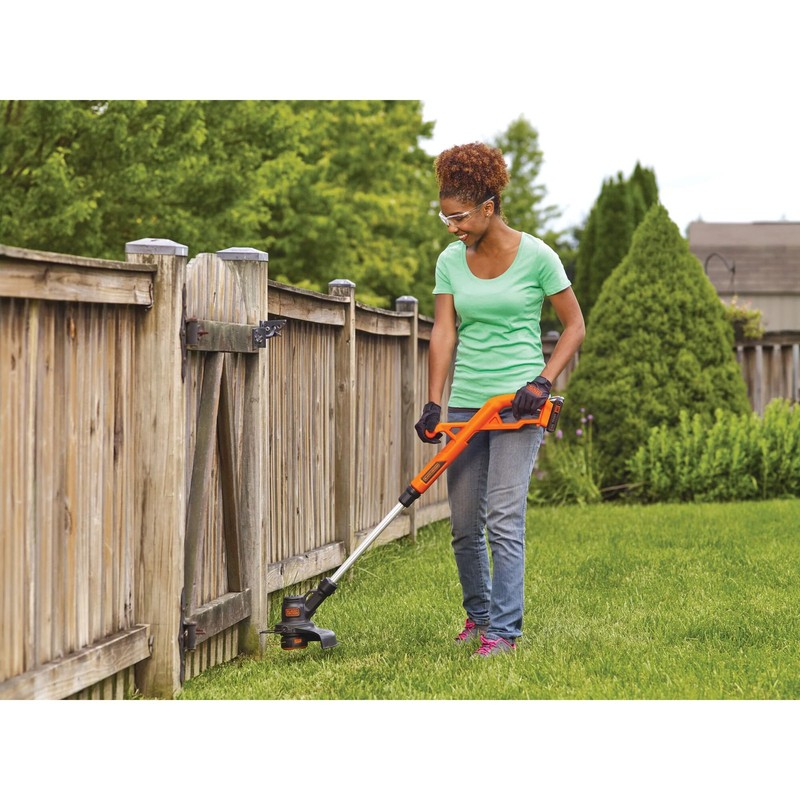 BLACK+DECKER 20V MAX* String Trimmer/Edger Kit, 10-Inch - LST201 gallery