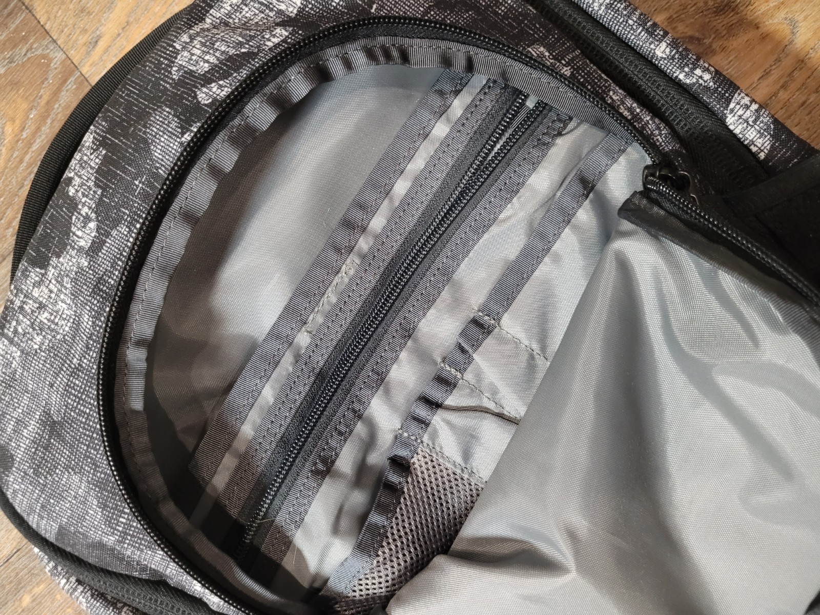 The Northface Vault Backpack Black Camo Flexvent 5