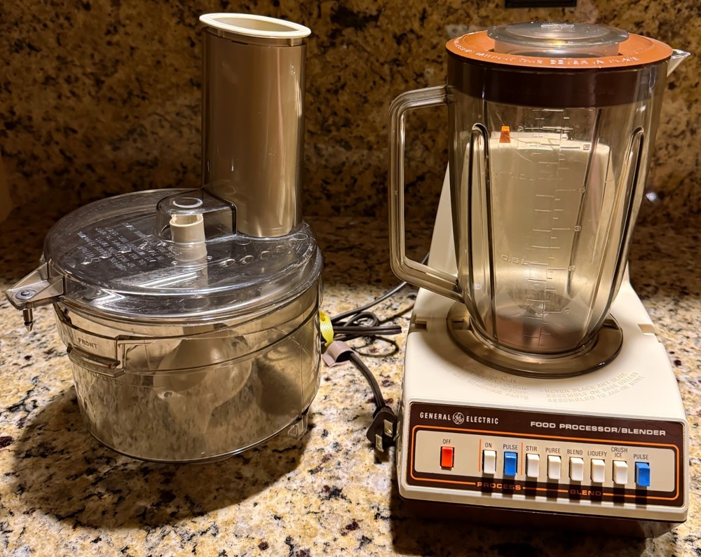 Vintage General Electric food processor/blender - model D3FP2 - works -SEE DESCP