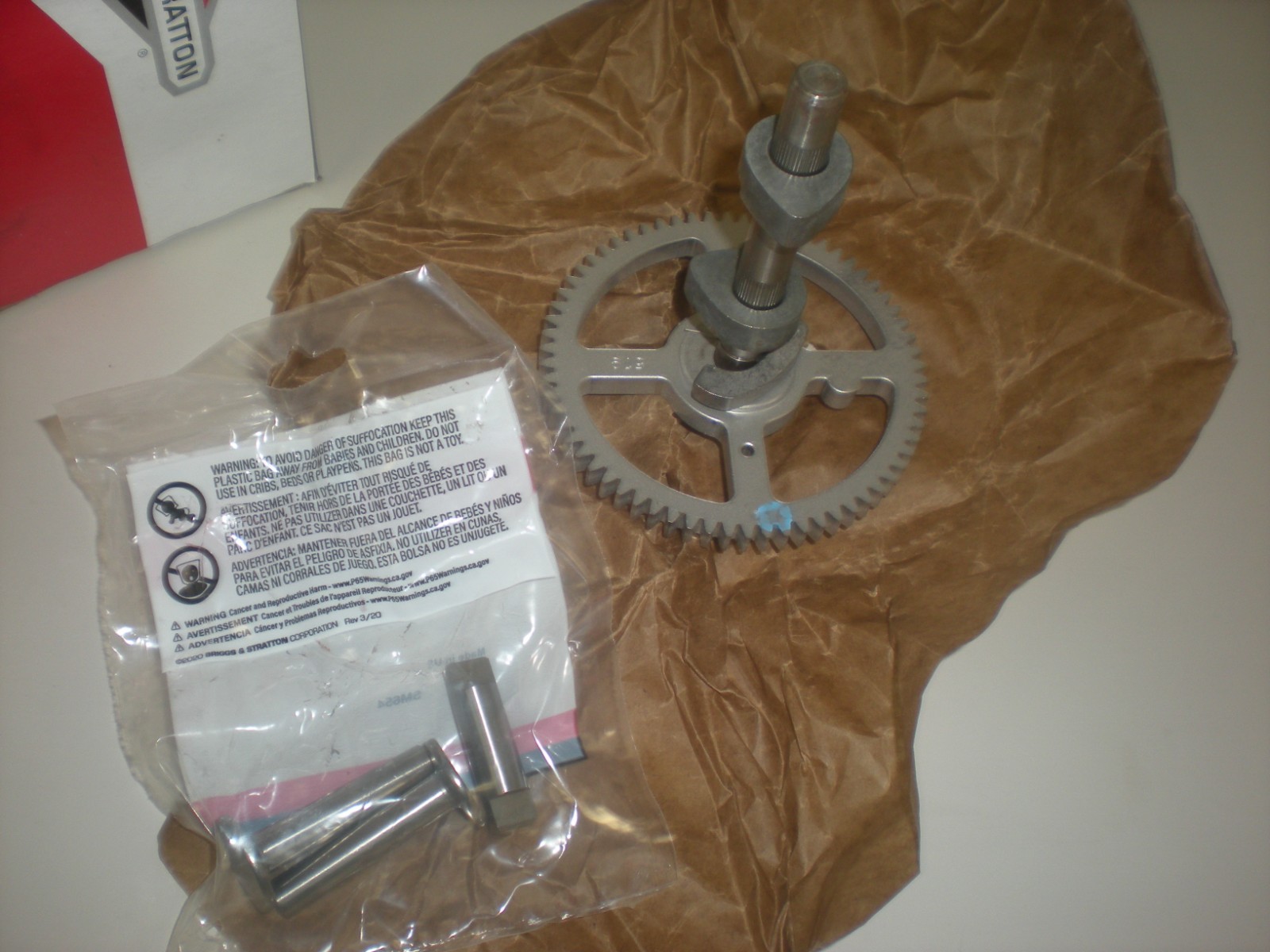 Briggs & Stratton 84005207 Camshaft - NOS gallery