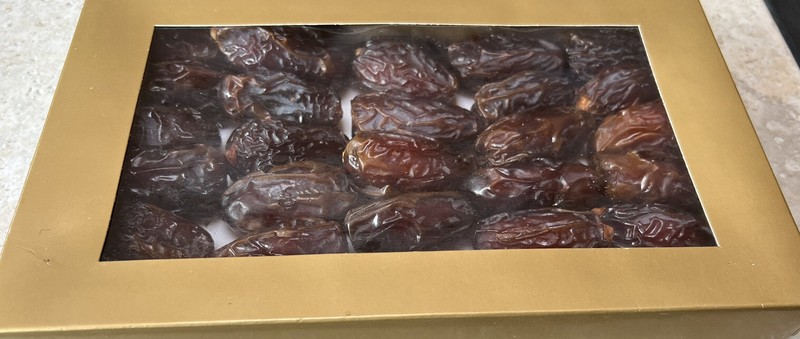 MEDJOOL DATES- 2 LB. CALIFORNIA FRESH DATES. FREE FAST SHIPPING. GREAT GIFT gallery