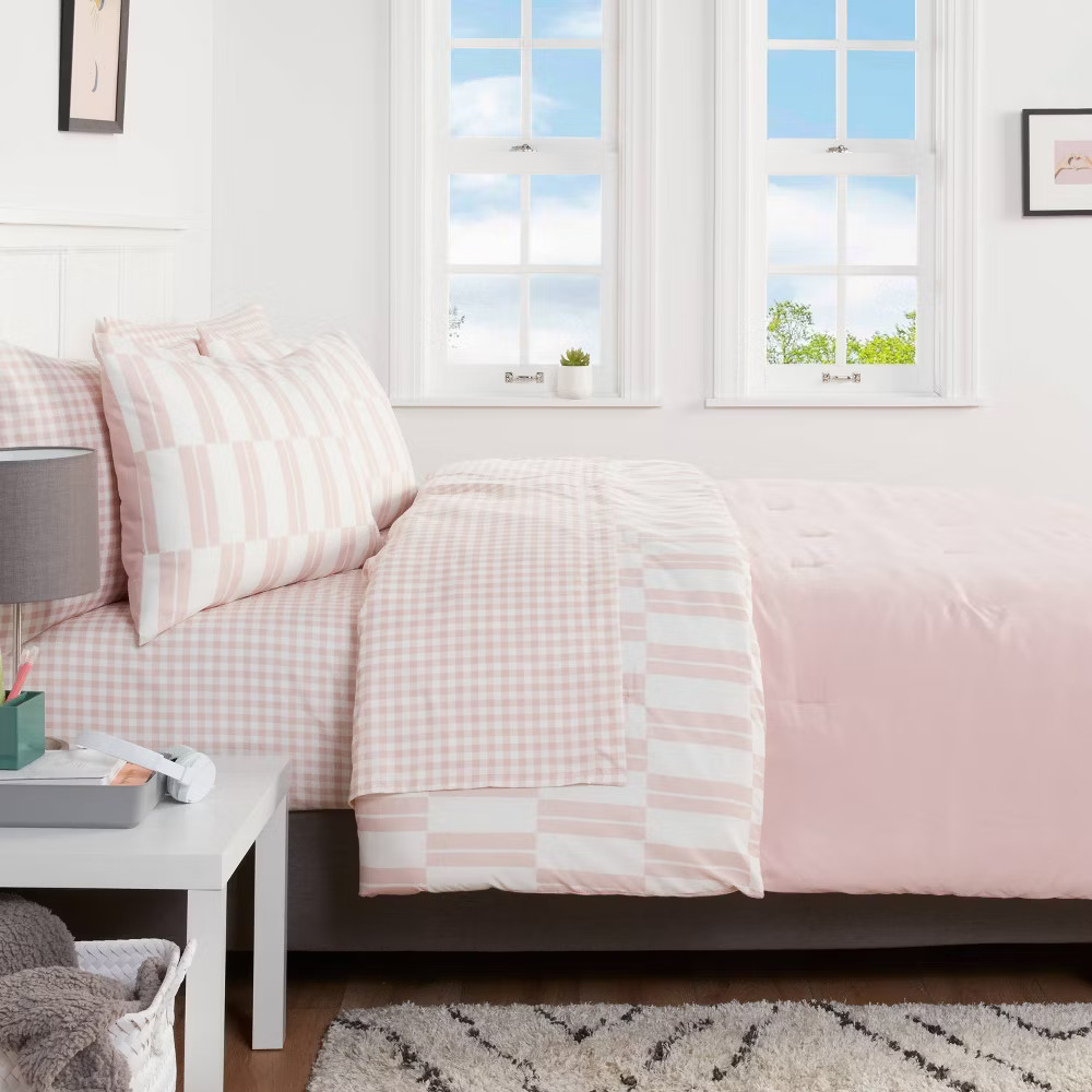 Room Essentials 7-Piece Comforter Set Dash Stripe, Ivory/Light Pink, Full gallery