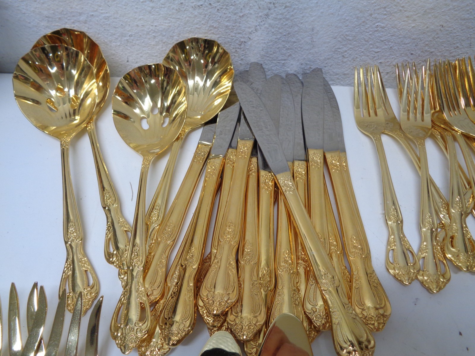 FARBERWARE REGAL GOLD ELECTROPLATE FLATWARE 92 PIECES gallery