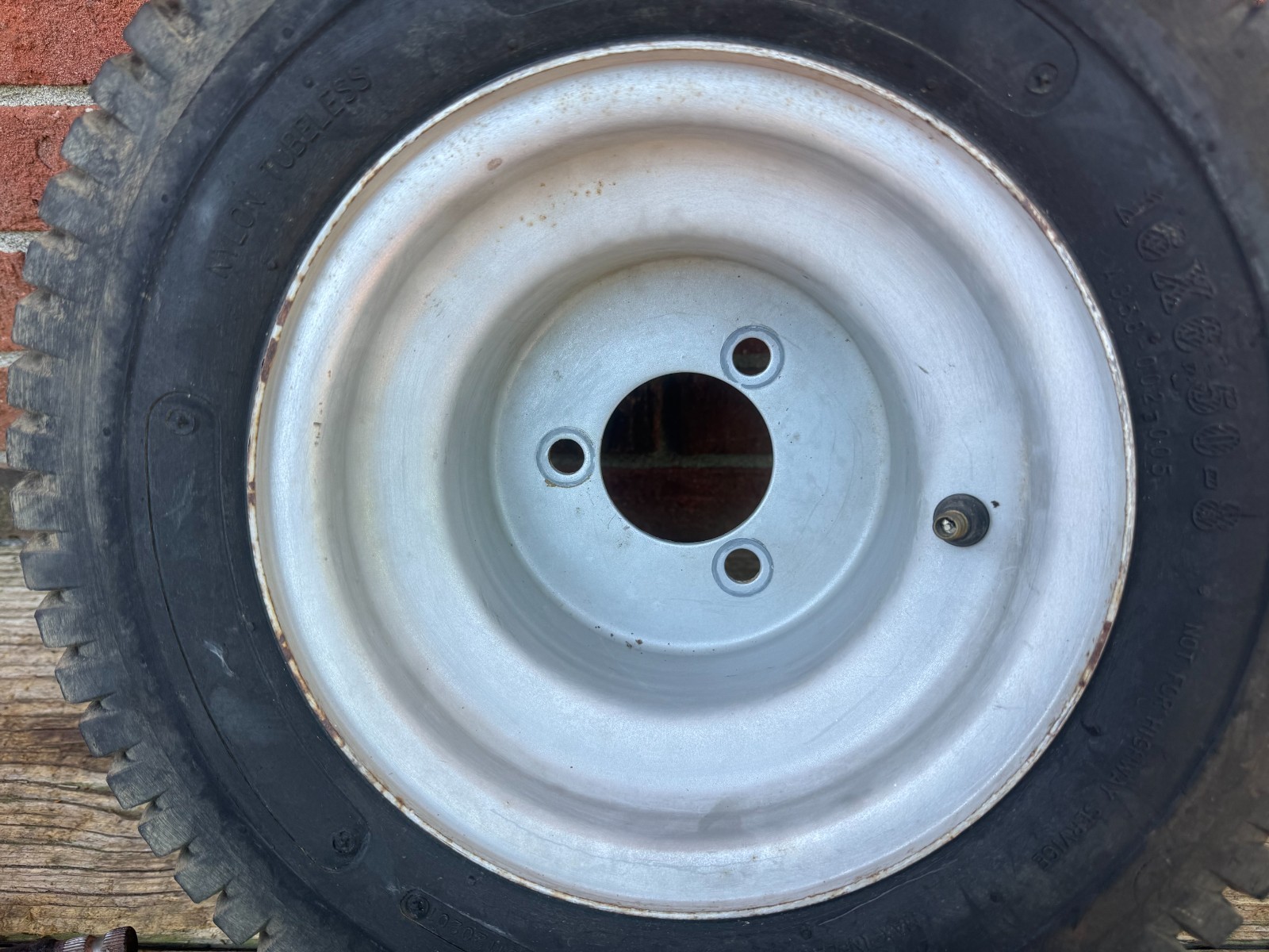 Snapper RE100 28" 7800918-00 Rear Wheel Tire 16 x 6.50 - 8 7106091YP TIRE LEAKS gallery