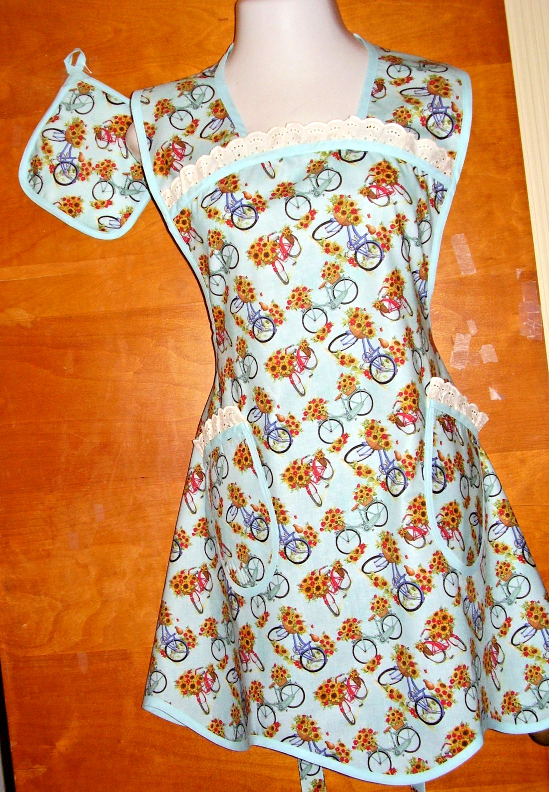 HANDMADE BIB APRON - PLUS SZ - SUSAN WINGET SUNFLOWERS BICYCLES - VINTAGE- RETRO gallery