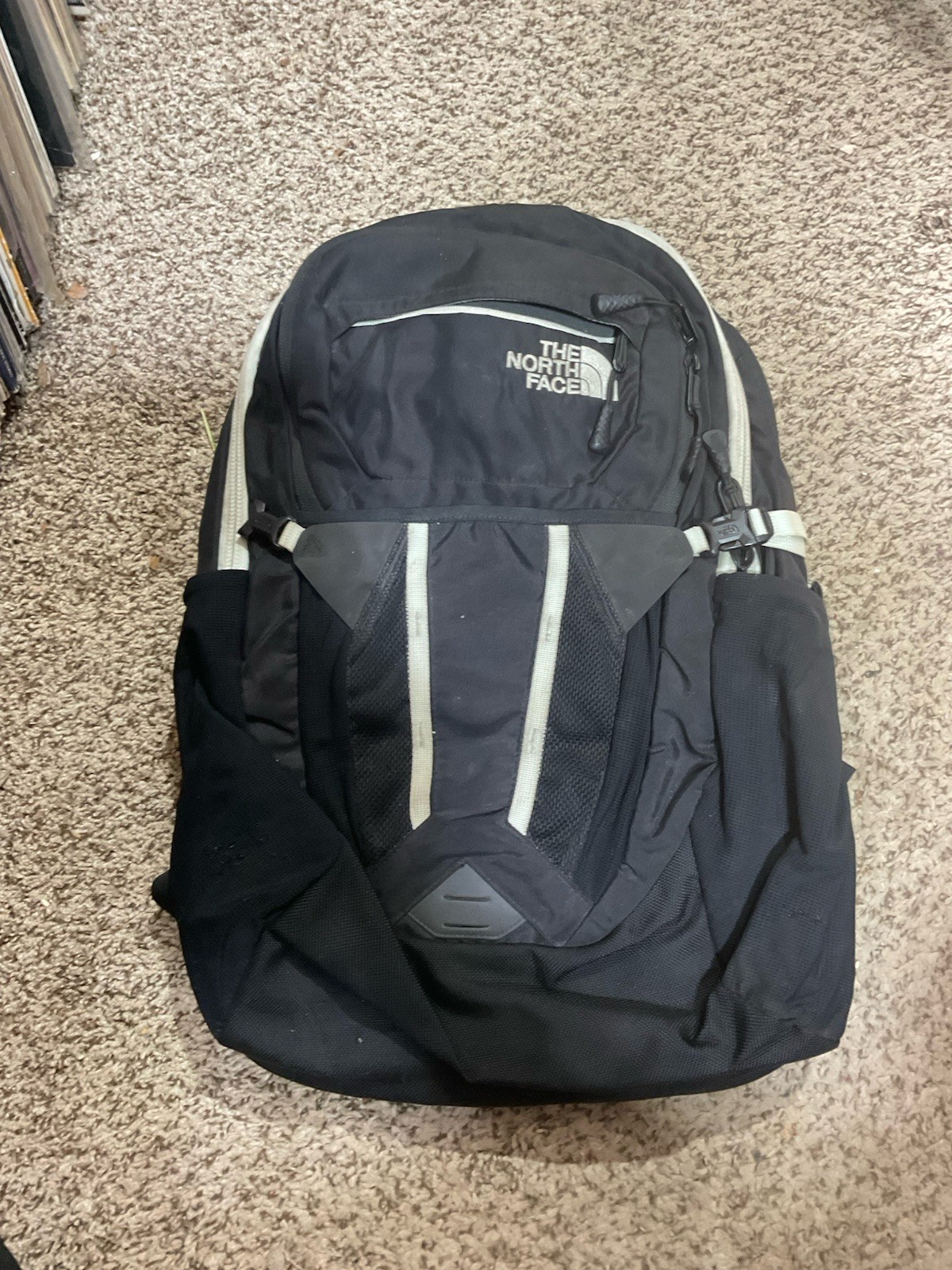 The North Face Recon Computer backpack black And white Very Good Condition