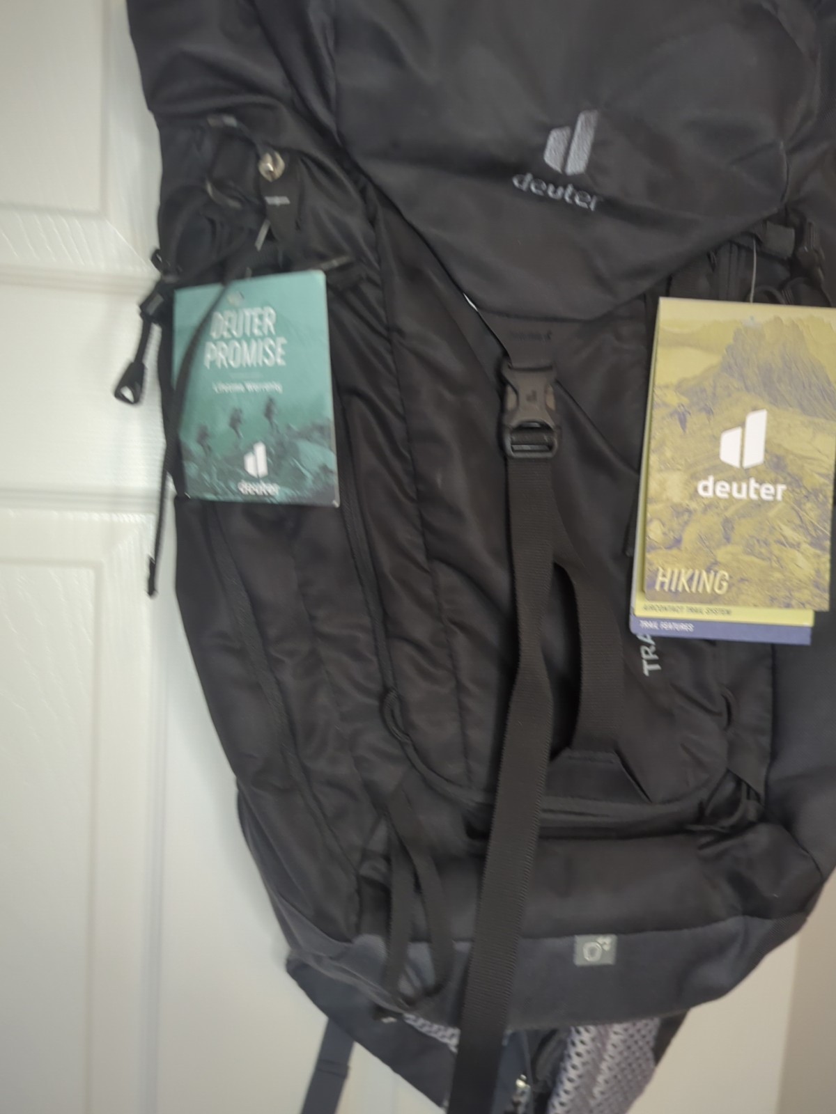 New With Tags Deuter Trail 30 Backpacking Backpack Black 2