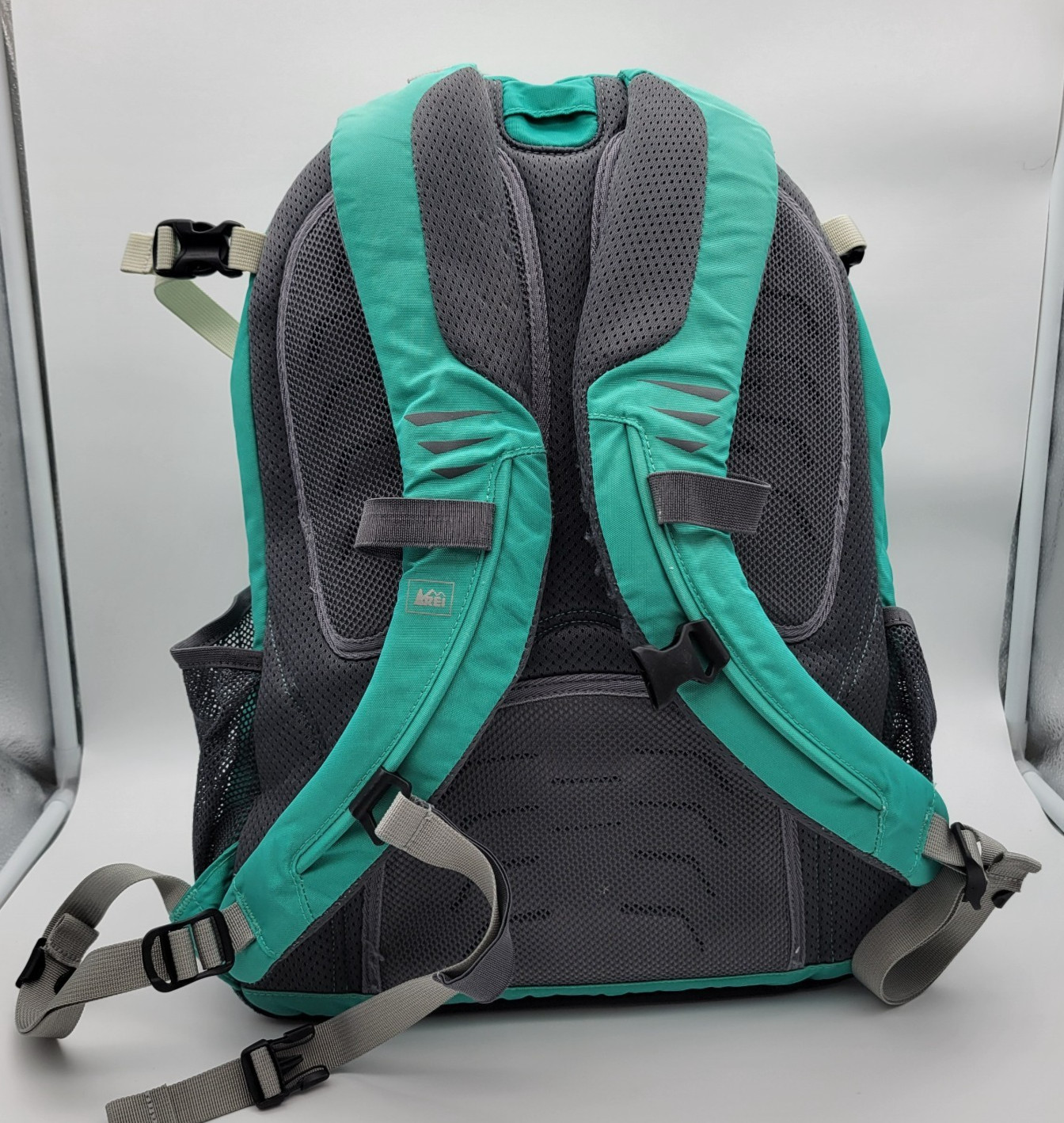 REI Backpack Day Pack Laptop Bag  Padding Back & Divider Pockets Zip 4