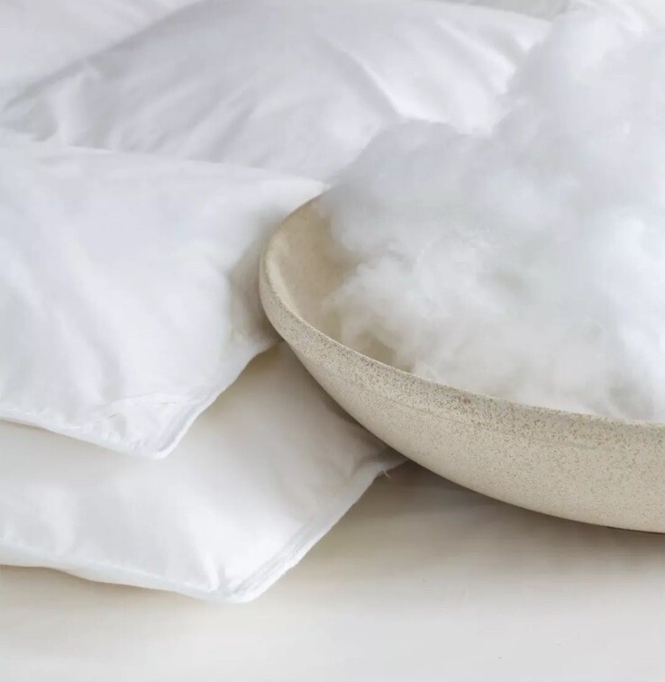 NWT Quince Down Alternative Comforter Lightweight Size King Cal King New $130 gallery