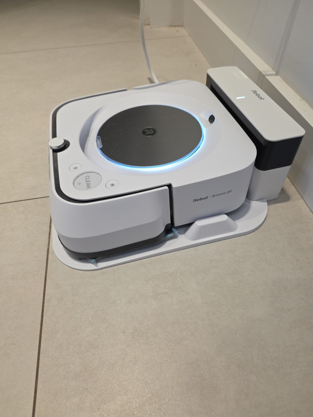 iRobot Braava Jet M6 Ultimate Wi-Fi Connected Robot Mop gallery