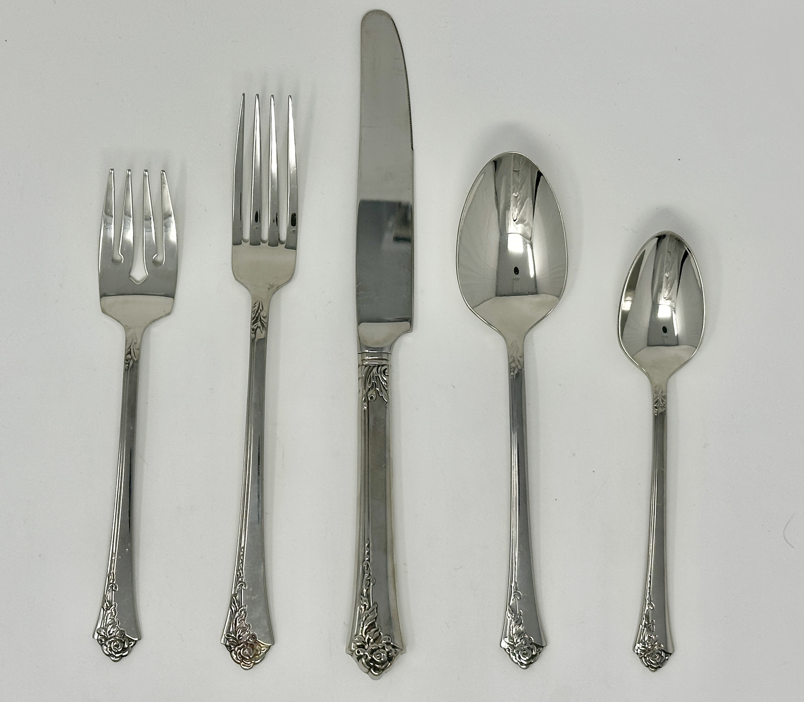 Oneida Damask Rose 5 Piece Place Set Service for 1 Quality 18/10 Stainless gallery