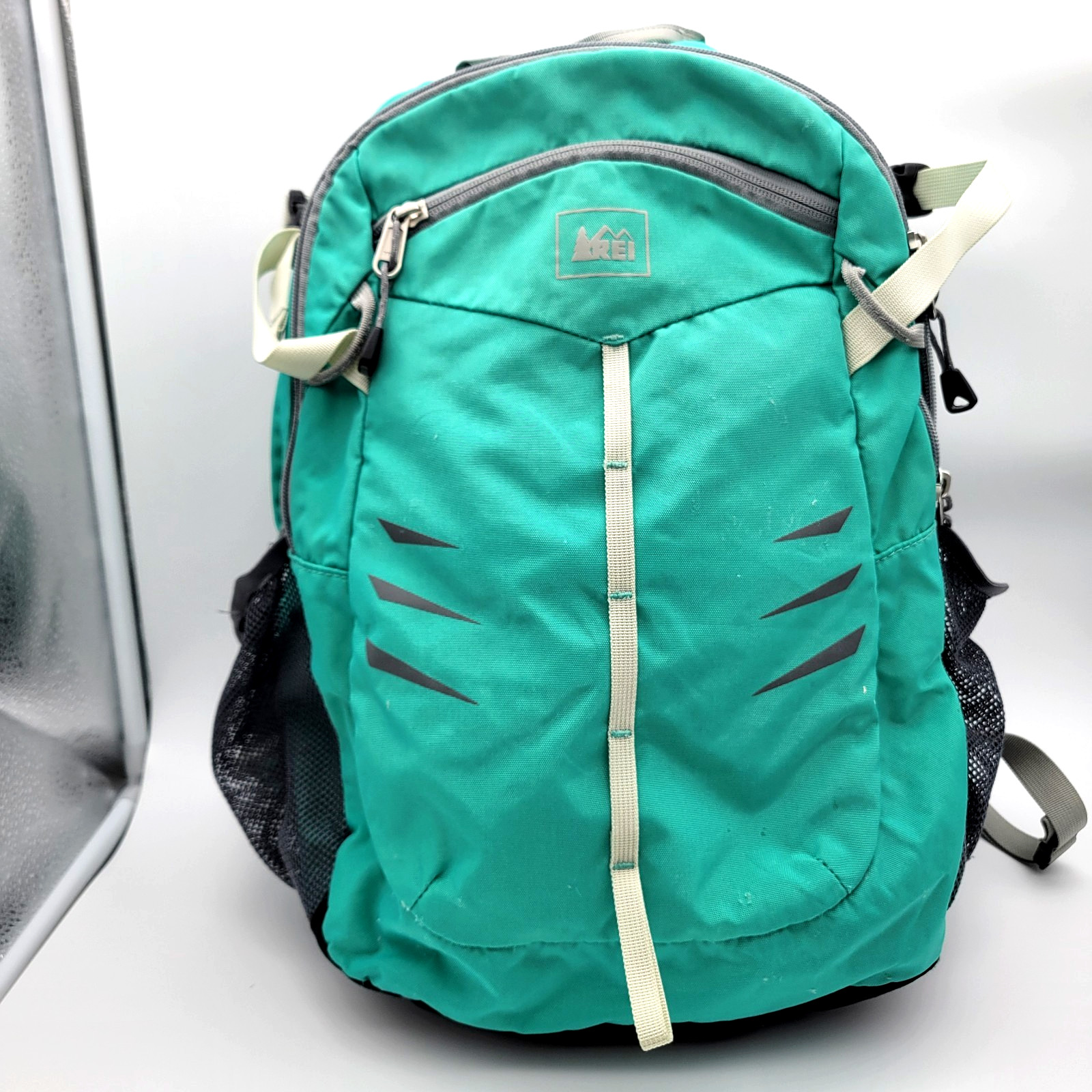 REI Backpack Day Pack Laptop Bag  Padding Back & Divider Pockets Zip